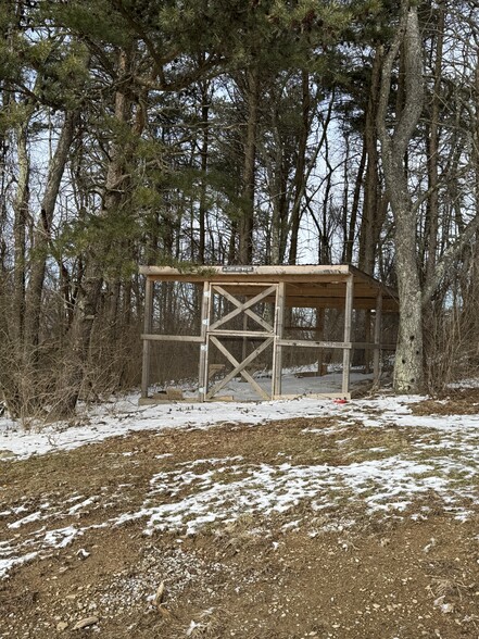 Chicken coop - 211 Dividing Ridge Rd