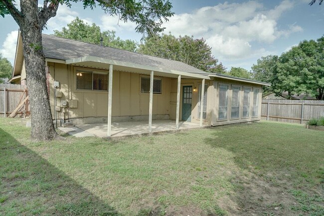 Building Photo - 4601 Gray Fox Dr