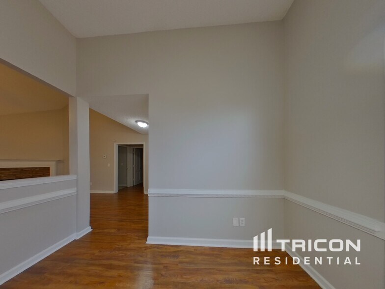 Building Photo - 804 Ravins Way