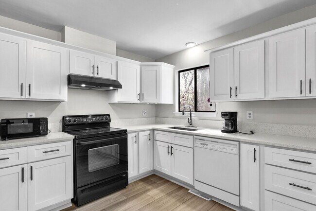 Building Photo - 6530 Thamesmead Ln