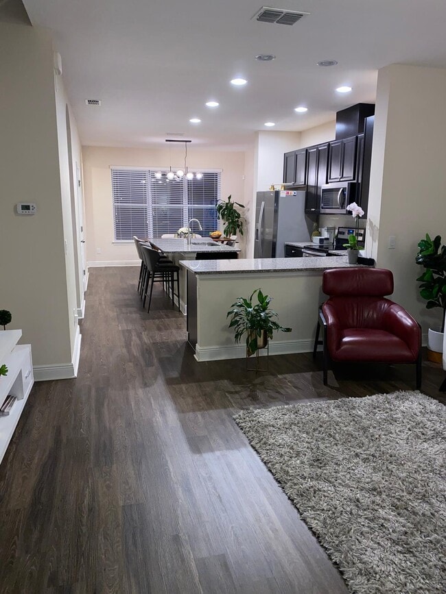 Building Photo - 6549 Calamondin Dr