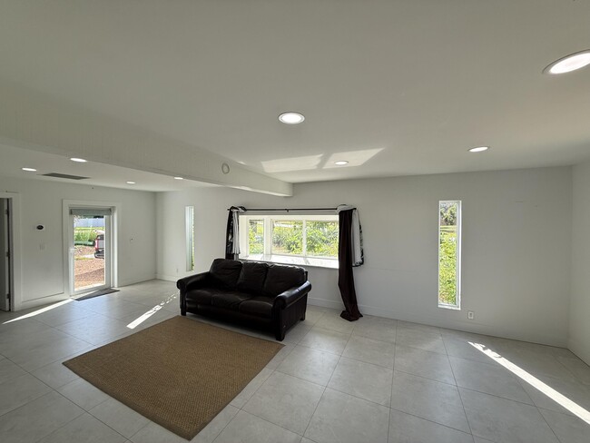 Building Photo - 5814 SE Orange Blossom Trail
