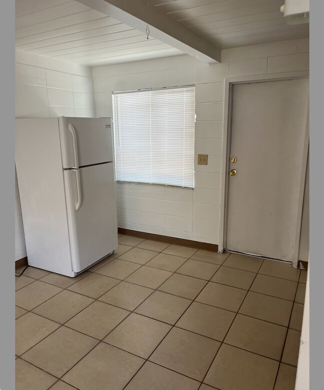 Building Photo - 929 S Thorne Ave