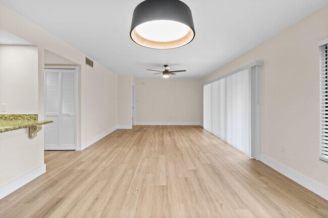 Building Photo - 2233 NW 22nd Ave