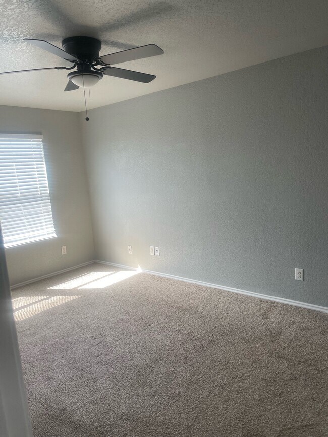 Building Photo - 620 Northgap Dr