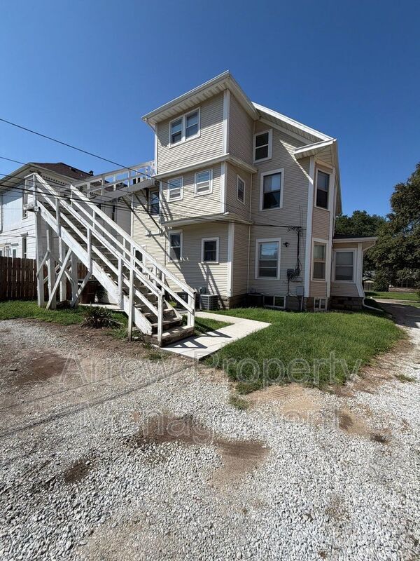 Building Photo - 2727 P St