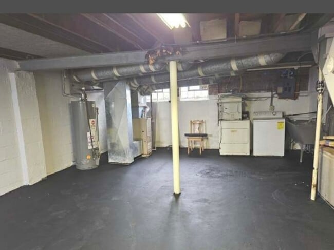 Building Photo - 1376 Wentworth Ave