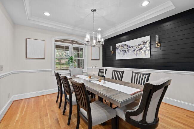 Building Photo - 11 Grey Oak