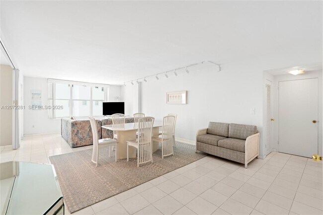 Building Photo - 5001 Collins Ave