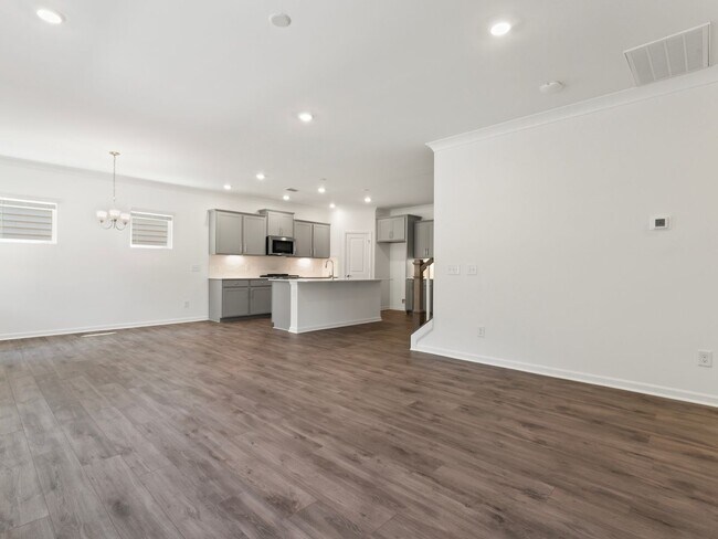 Building Photo - 5 Bed + 3 Bath Single Family Home in Charl...