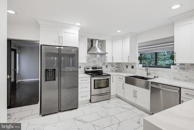 Building Photo - 6103 Triangle Dr