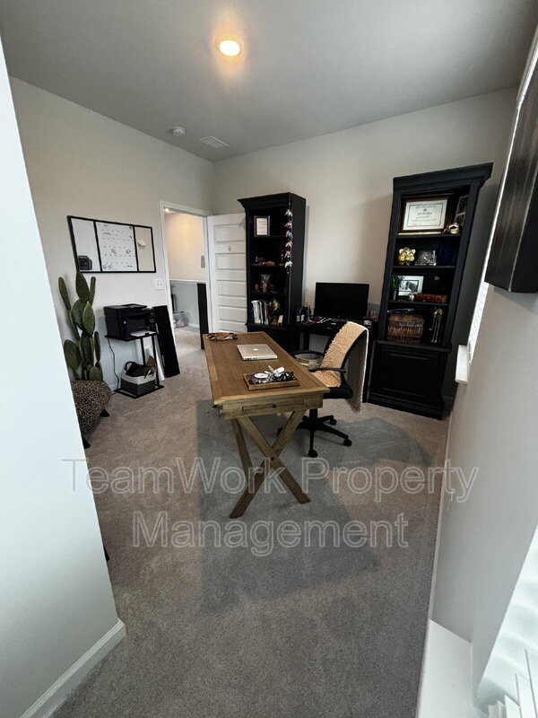 Building Photo - 214 Narrowleaf Ave