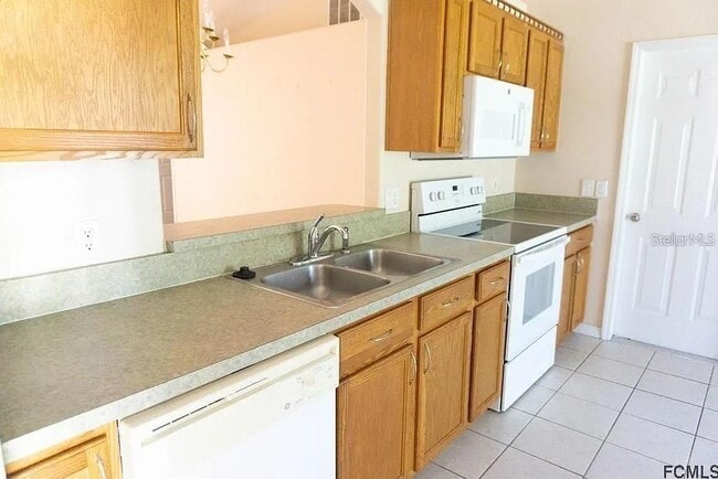 Building Photo - 4 Ricardo Pl