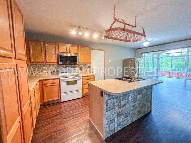 Building Photo - 3 Bedroom, 2.5 Bathroom in Waukee