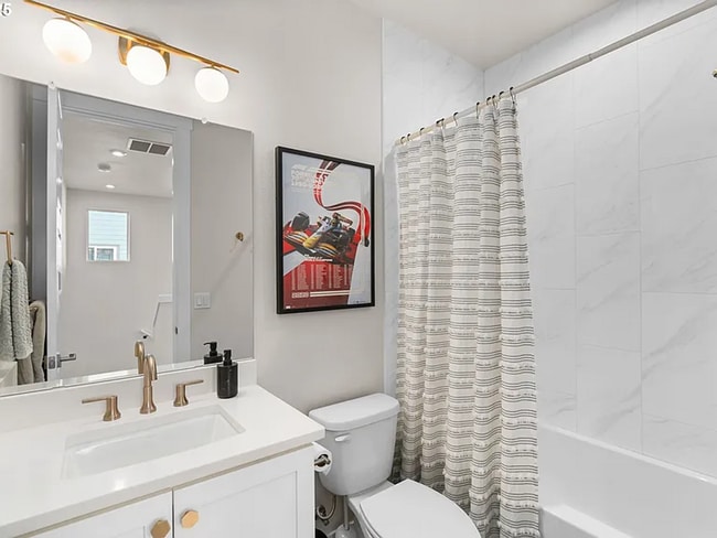 Building Photo - Luxury Living in Reed’s Crossing – Designe...
