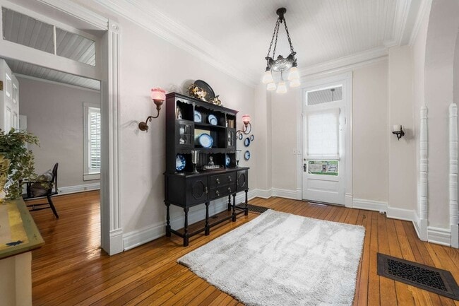 Building Photo - 405 Webb Rd W