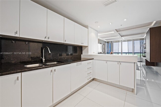 Building Photo - 6899 Collins Ave