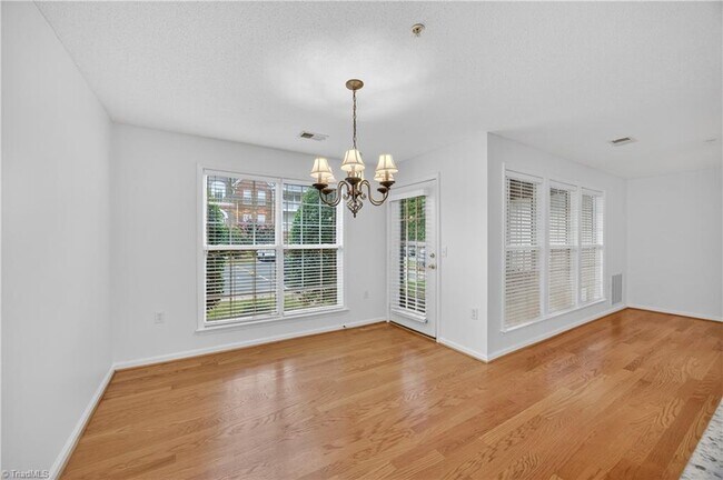 Building Photo - 2221 Delaney Dr