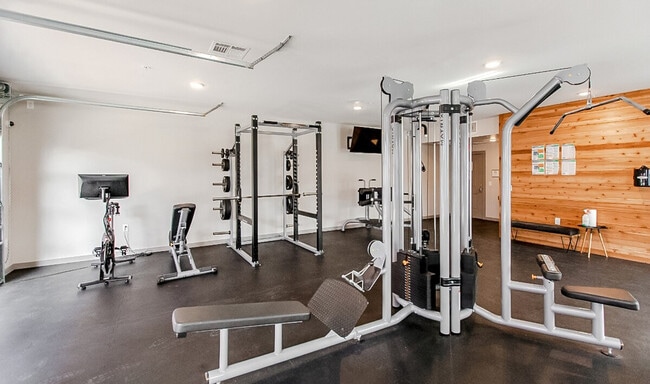 Building Photo - 501 Main St