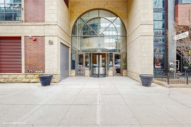 Building Photo - 630 N State St