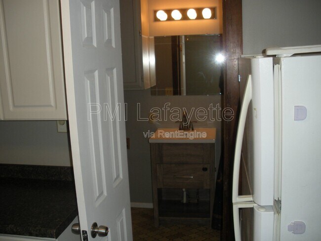 Building Photo - 422 Asher St