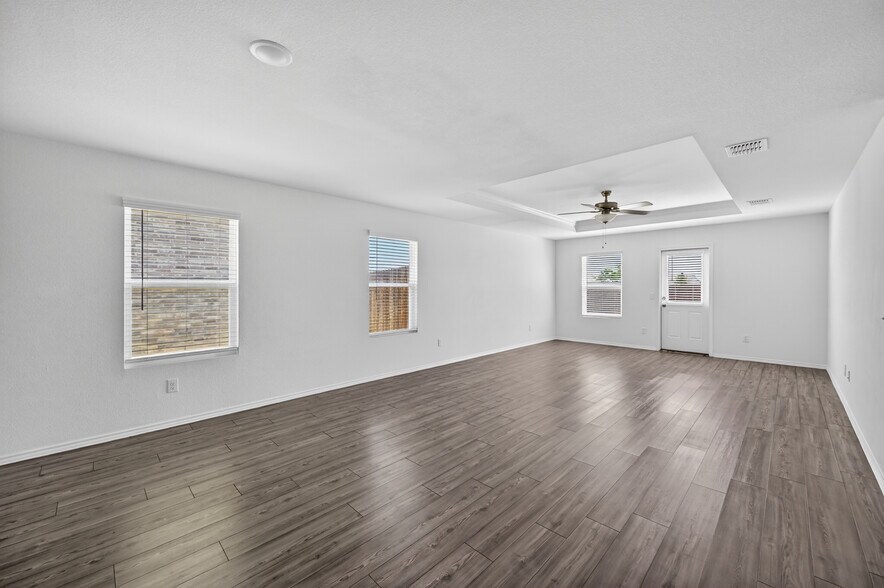 Building Photo - 4417 Benham Dr