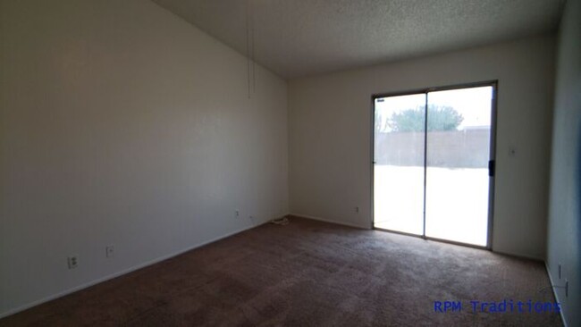 Building Photo - 3 + 2 in Rosamond!