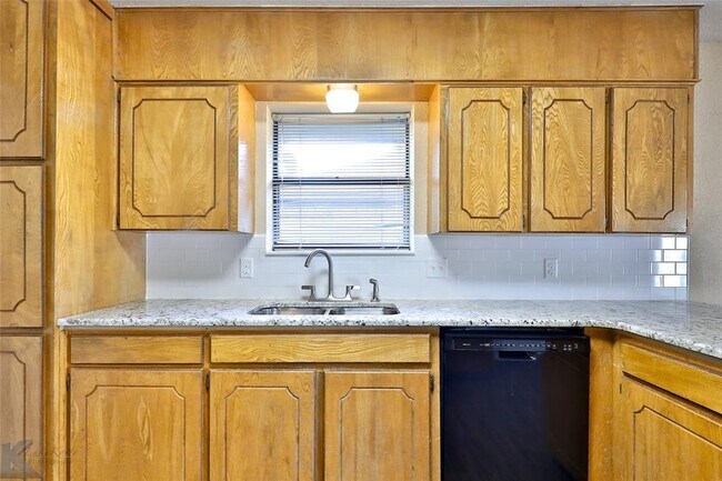 Building Photo - 5210 Meadowick Ln