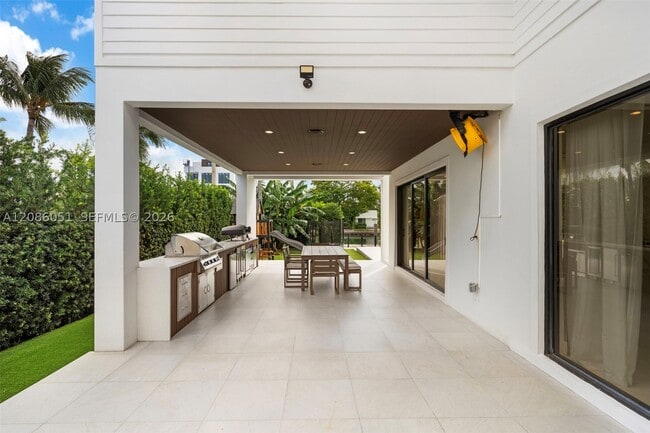 Building Photo - 710 S Shore Dr