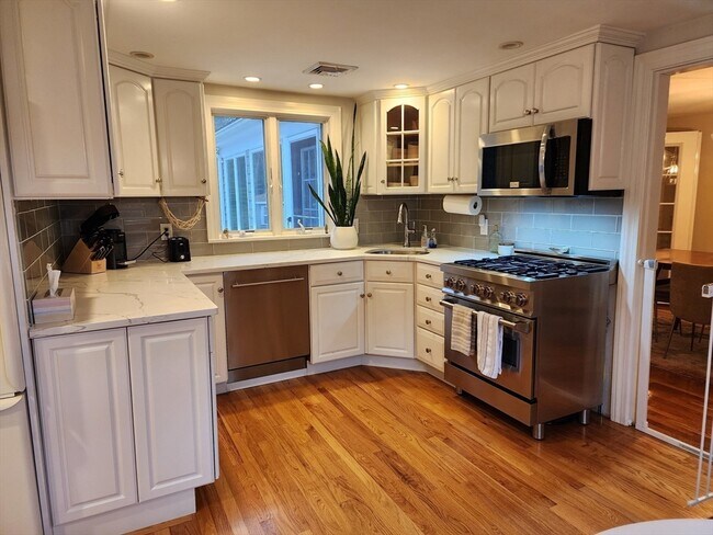 Building Photo - 474 Tremont St
