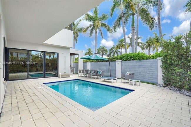 Building Photo - 7509 NW 99th Ave