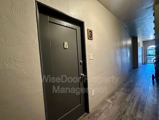 Building Photo - 1030 Leonard Ave