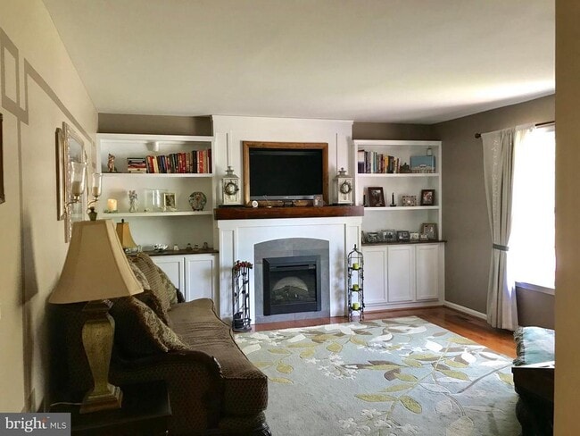 Building Photo - 8 Plumosa Dr