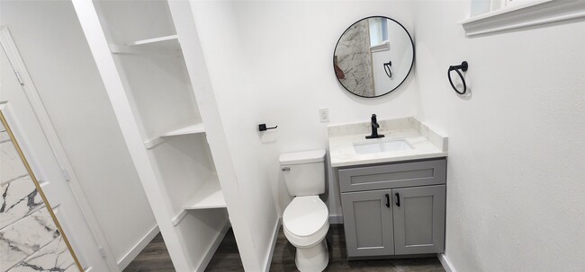 Building Photo - 1001 S Iowa St