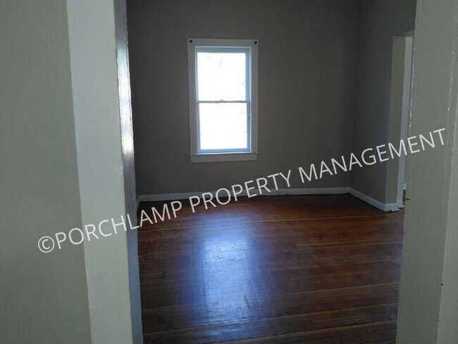 Building Photo - 319 E Forest Ave
