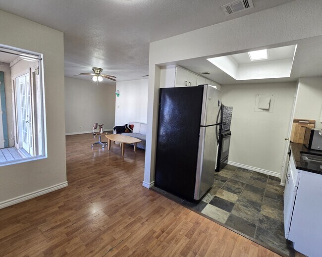 Building Photo - 2600 Penny Ln