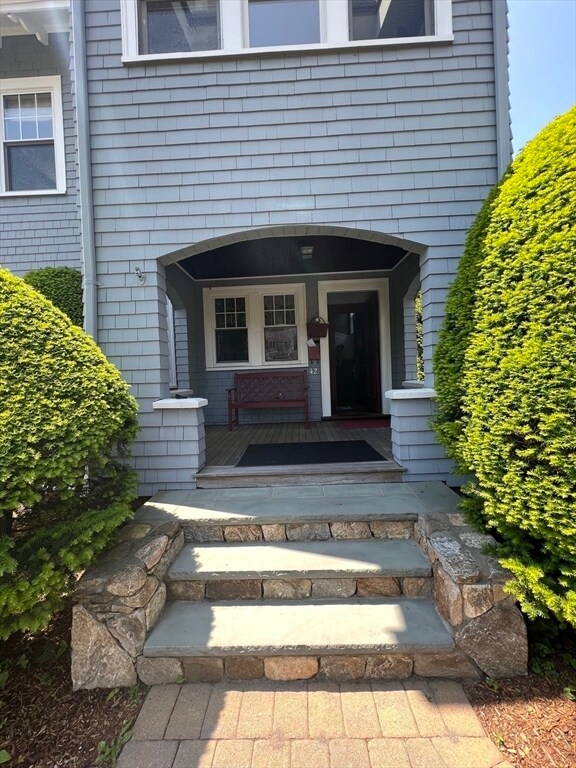 Building Photo - 42 Barnard Ave