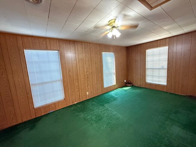 Building Photo - 210 Susan Dr