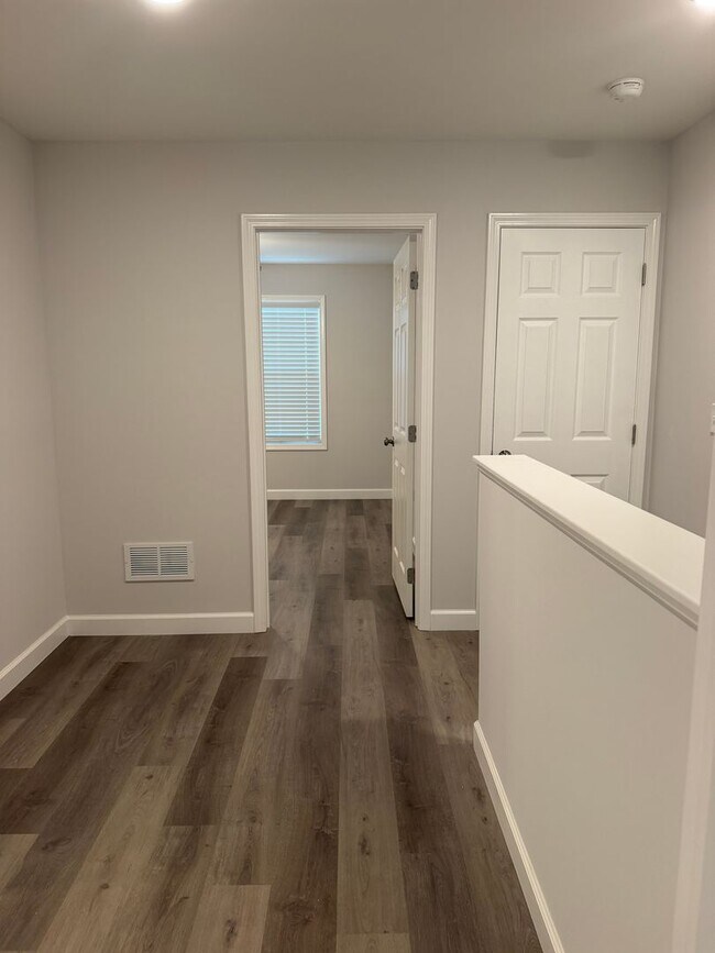 Building Photo - 933/935 Rodeo Court