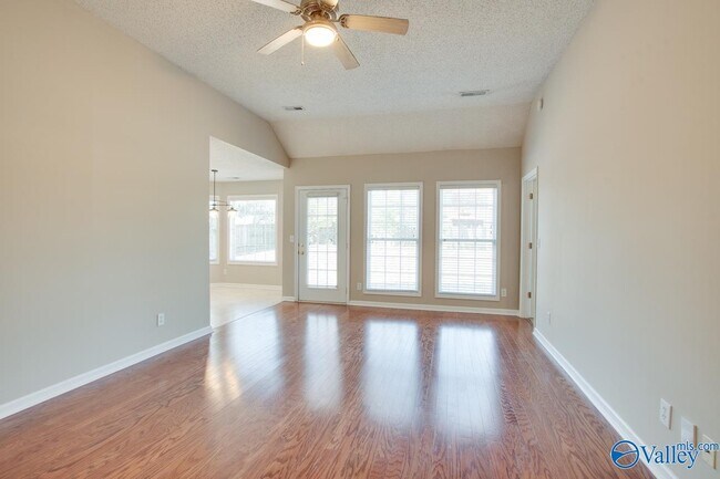 Building Photo - 530 Wade Rd