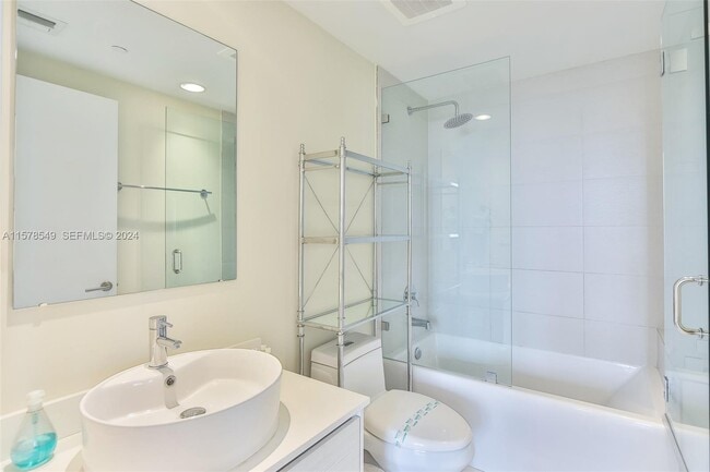 Building Photo - 2600 E Hallandale Beach Blvd