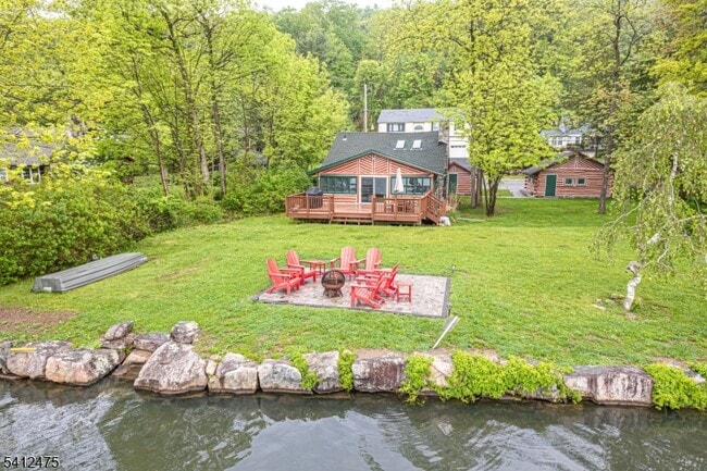 Building Photo - 121 Bearfort Rd