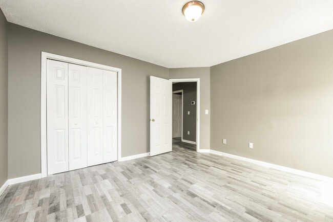 Building Photo - 5549 Village Ridge