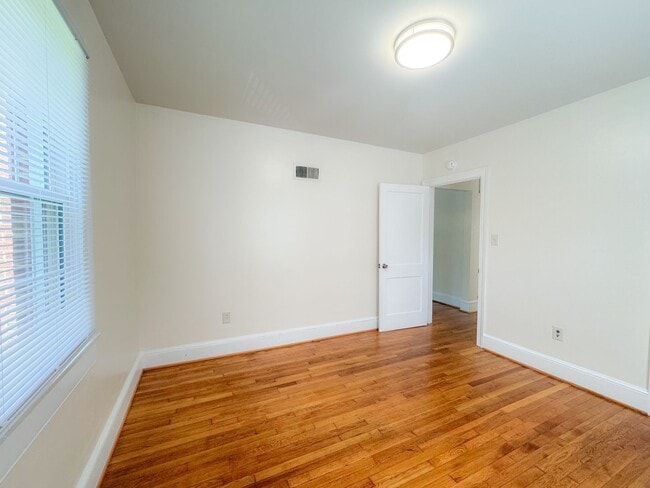 Building Photo - 1653 Fairfax St