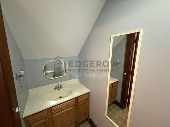 Building Photo - 567 Paris Ave SE