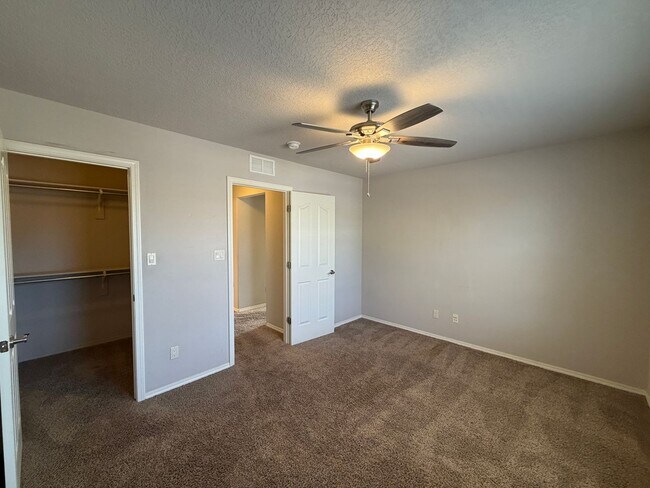 Building Photo - 7420 Tangerine Ct NE