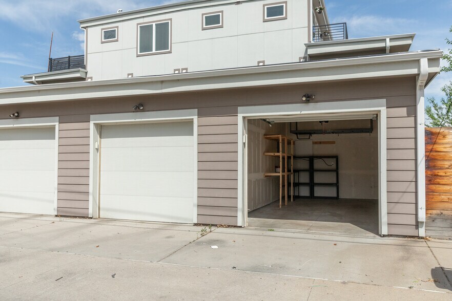Building Photo - 1355 Zenobia St