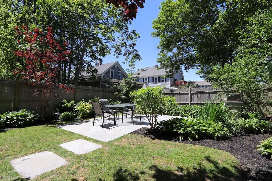 Building Photo - 491 Spring St