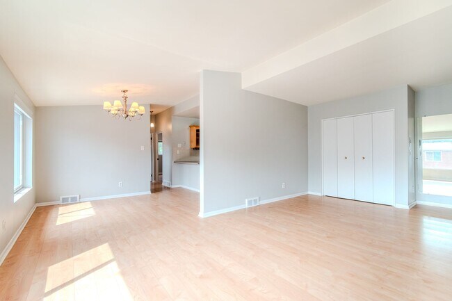 Building Photo - 361 N Eton St