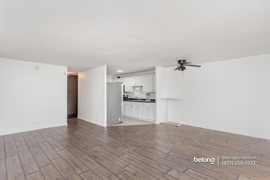 Building Photo - 6700 S South Shore Dr